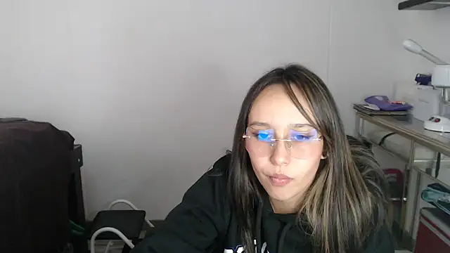 Skarlet Adams28 online show from March 2025 09:20:01 PM