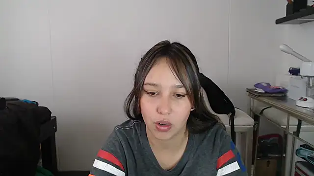 Skarlet Adams28 online show from March 2025 05:11:02 PM