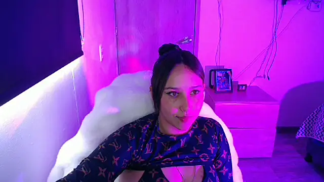 Skarlet Adams28 online show from September 2025 08:42:02 PM