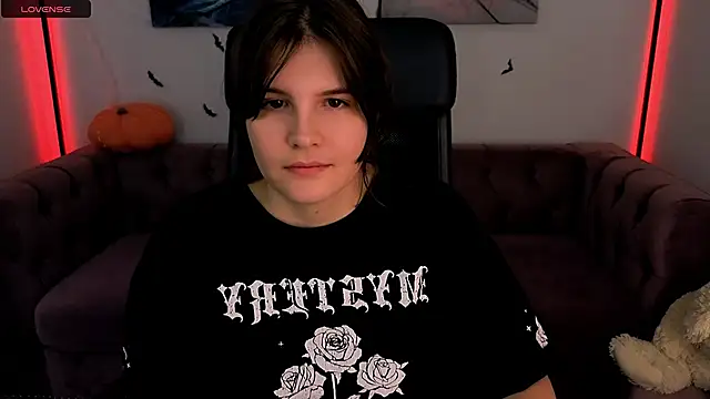 Ruyjin Choi online show from October 2025 10:14:02 AM