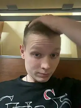 Snapshot of fameboyboo chatting on January 2025 03:01:02 PM fameboyboo online show from January 2025 03:01:02 PM