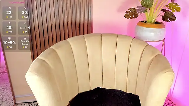 Snapshot of kenayfox chatting on February 2025 04:41:02 AM kenayfox online show from February 2025 04:41:02 AM