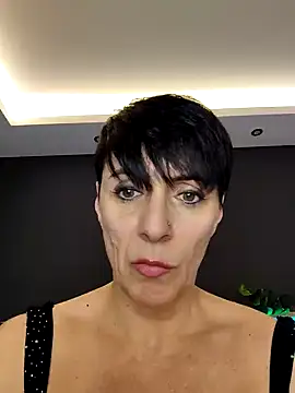 Snapshot of YOURHESZTIA chatting on December 2024 12:34:02 PM YOURHESZTIA online show from December 2024 12:34:02 PM