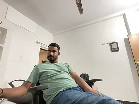 real meet girl finding in online show from December 2024 05:38:01 AM