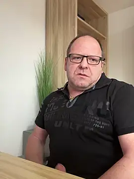 coupleLatinaLovers online show from December 2024 12:38:02 PM