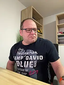 coupleLatinaLovers online show from December 2024 07:03:01 AM