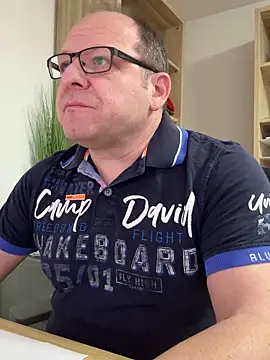 coupleLatinaLovers online show from March 2025 06:03:02 AM