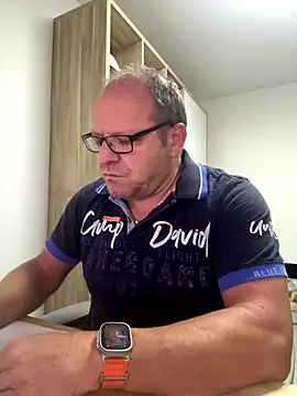 coupleLatinaLovers online show from September 2025 04:47:01 AM