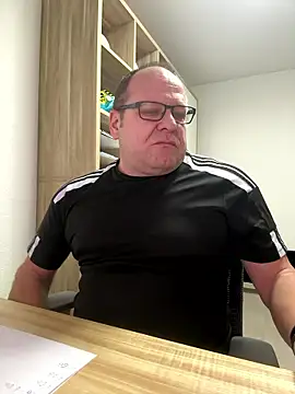 coupleLatinaLovers online show from January 2026 06:28:02 AM