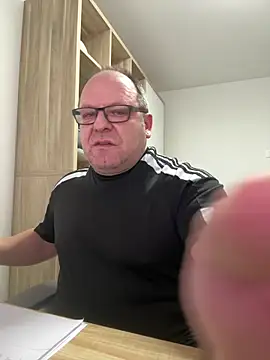 Snapshot of coupleLatinaLovers chatting on January 2026 08:18:01 AM coupleLatinaLovers online show from January 2026 08:18:01 AM