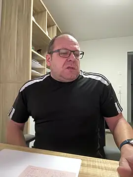 Snapshot of coupleLatinaLovers chatting on February 2026 06:40:02 AM coupleLatinaLovers online show from February 2026 06:40:02 AM