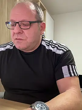 Snapshot of coupleLatinaLovers chatting on February 2026 07:26:01 AM coupleLatinaLovers online show from February 2026 07:26:01 AM