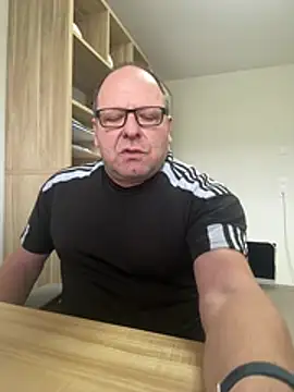 Snapshot of coupleLatinaLovers chatting on February 2026 11:00:02 AM coupleLatinaLovers online show from February 2026 11:00:02 AM