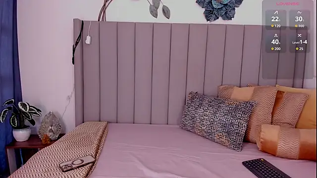 Saray M  online show from October 2025 05:15:02 PM