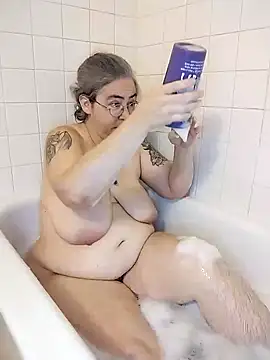 Snapshot of GraceHenderson chatting on January 2025 06:00:01 PM GraceHenderson online show from January 2025 06:00:01 PM