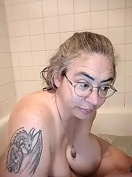 Snapshot of GraceHenderson chatting on February 2025 03:00:01 PM GraceHenderson online show from February 2025 03:00:01 PM