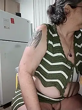 Snapshot of GraceHenderson chatting on February 2025 07:05:02 PM GraceHenderson online show from February 2025 07:05:02 PM