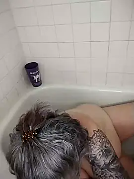 Snapshot of GraceHenderson chatting on February 2025 06:53:01 PM GraceHenderson online show from February 2025 06:53:01 PM