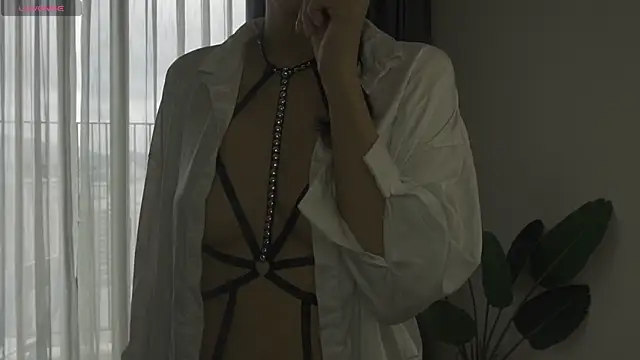 yumisunn online show from December 2025 03:25:02 AM