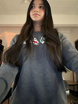 Snapshot of aly_golden_ chatting on June 2026 06:21:02 PM aly golden online show from June 2026 06:21:02 PM