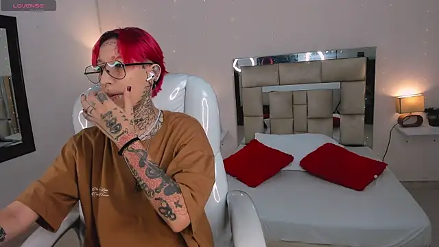 ravengreen  online show from January 2025 07:49:02 PM