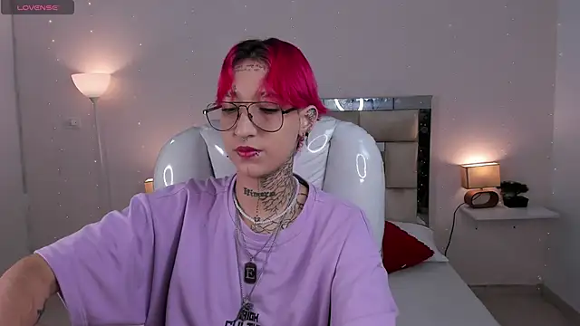 ravengreen  online show from February 2025 08:17:02 PM