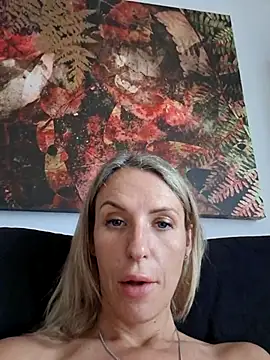 Snapshot of YourJuliena chatting on February 2025 12:45:02 PM YourJuliena online show from February 2025 12:45:02 PM