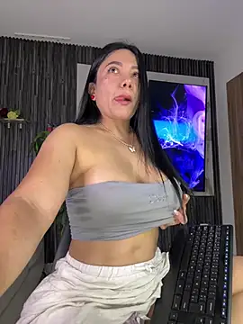 Snapshot of Abril10_ chatting on May 2026 03:39:02 PM Abril10 online show from May 2026 03:39:02 PM