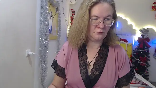 Snapshot of HolyMilfa chatting on December 2024 07:25:02 AM HolyMilfa online show from December 2024 07:25:02 AM