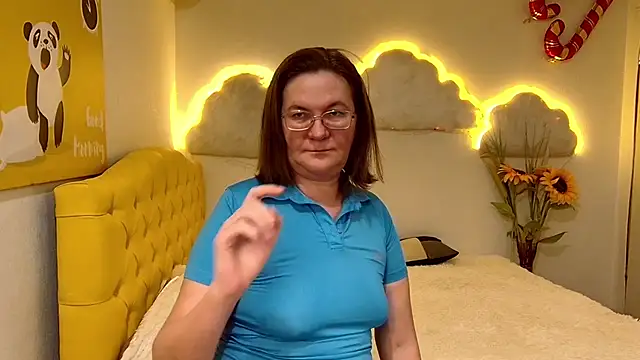 Snapshot of HolyMilfa chatting on February 2025 05:04:02 PM HolyMilfa online show from February 2025 05:04:02 PM