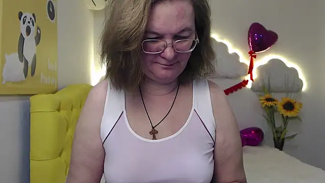 Snapshot of HolyMilfa chatting on February 2025 07:45:01 AM HolyMilfa online show from February 2025 07:45:01 AM