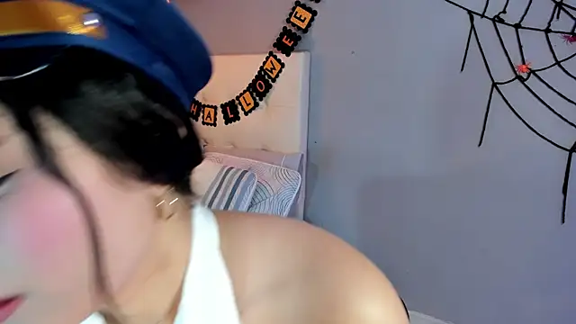 Maia W10 online show from October 2025 12:17:02 PM