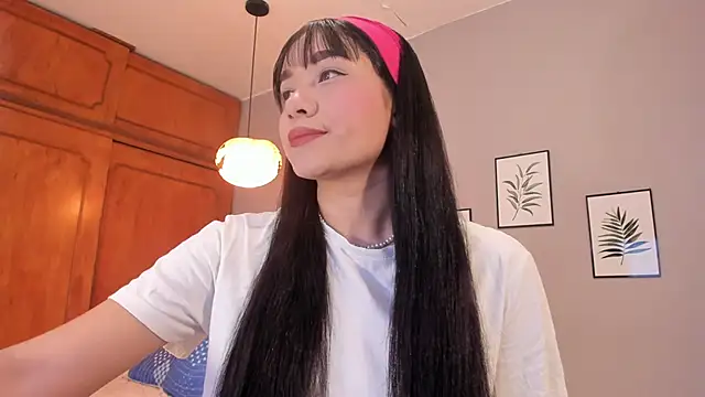 Maia W10 online show from November 2025 12:16:02 PM