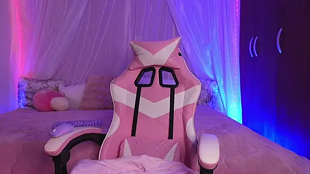 Lilou albrecht online show from April 2026 06:34:01 PM