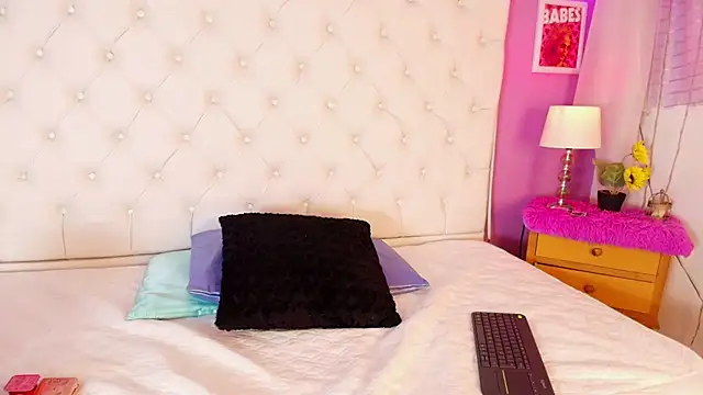 Trixiroy online show from February 2025 07:38:02 PM