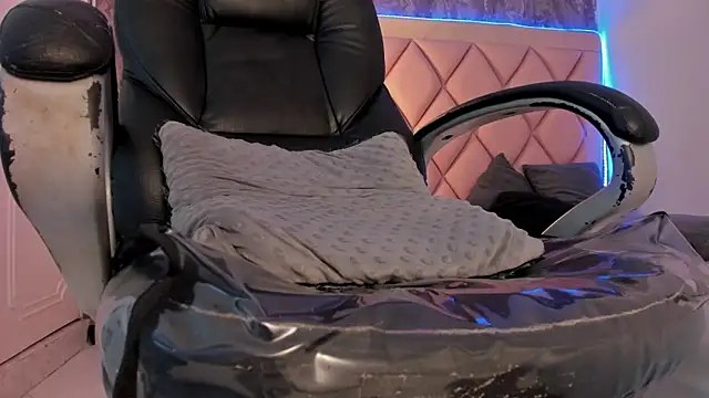 megan 100 online show from March 2025 01:04:01 AM