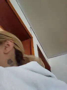 Snapshot of 911Calling chatting on December 2024 03:44:01 PM 911Calling online show from December 2024 03:44:01 PM