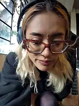 Snapshot of 911Calling chatting on January 2025 10:19:01 PM 911Calling online show from January 2025 10:19:01 PM