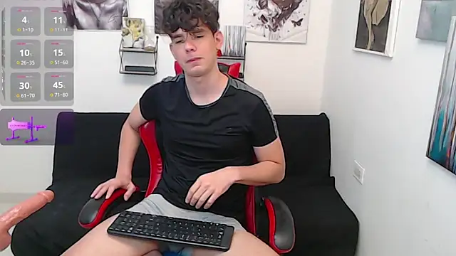Snapshot of Angelo-cianuro- chatting on May 2026 11:45:02 PM Angelo-cianuro- online show from May 2026 11:45:02 PM