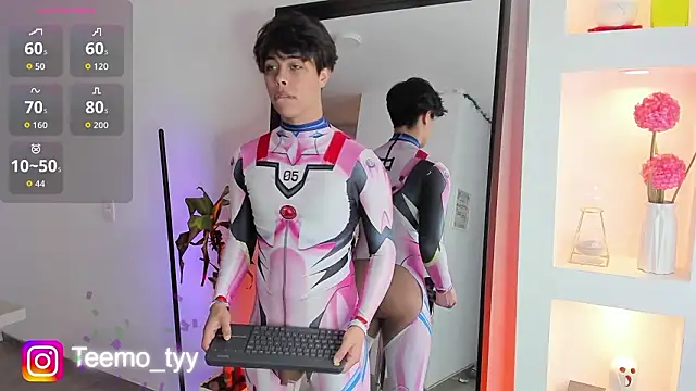 Snapshot of teemotwink chatting on January 2026 10:13:02 PM teemotwink online show from January 2026 10:13:02 PM