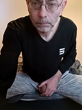 Snapshot of BesterJunge45 chatting on February 2025 07:01:02 AM BesterJunge45 online show from February 2025 07:01:02 AM