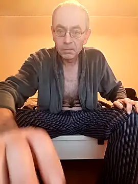 Snapshot of BesterJunge45 chatting on November 2025 07:30:02 AM BesterJunge45 online show from November 2025 07:30:02 AM
