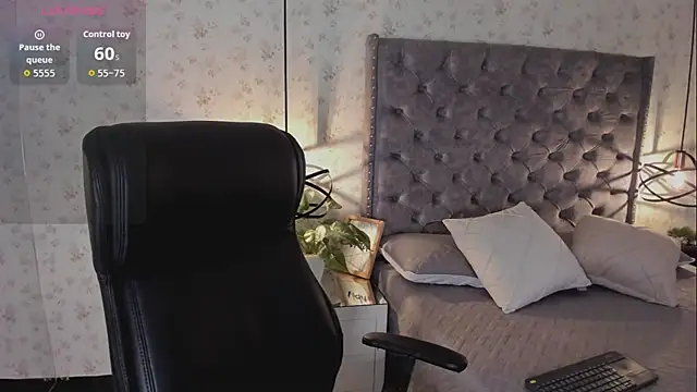 Snapshot of LanaJones_ chatting on July 2026 01:37:01 PM LanaJones online show from July 2026 01:37:01 PM