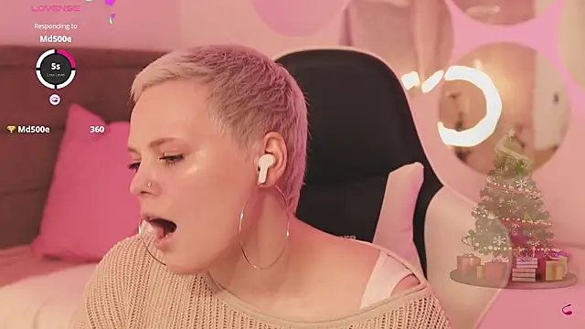 Snapshot of LikaBerry1 chatting on February 2026 04:16:01 PM LikaBerry1 online show from February 2026 04:16:01 PM