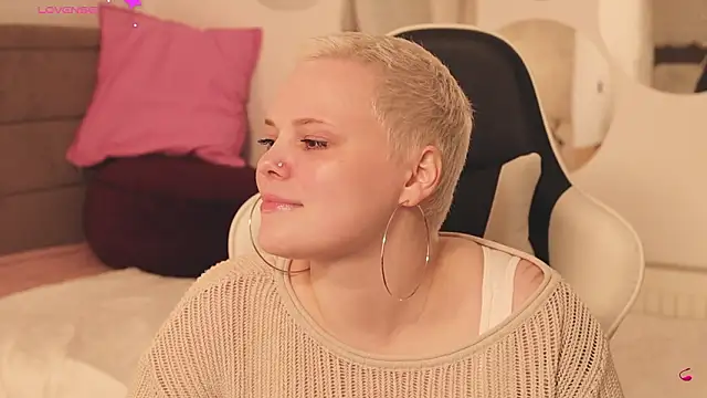 Snapshot of LikaBerry1 chatting on March 2026 01:35:02 PM LikaBerry1 online show from March 2026 01:35:02 PM