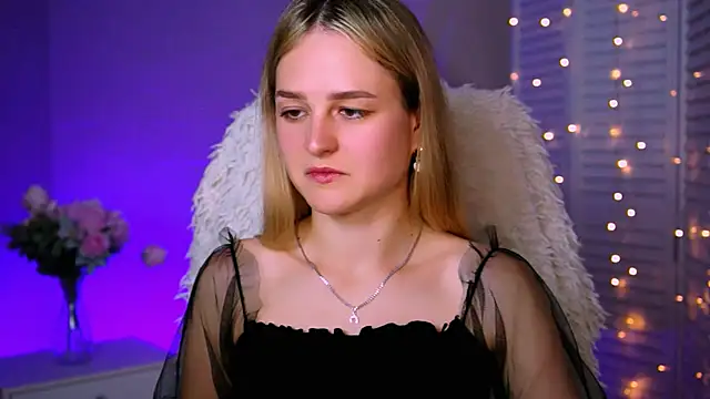 Snapshot of DeboraLarson chatting on October 2025 05:59:01 AM DeboraLarson online show from October 2025 05:59:01 AM