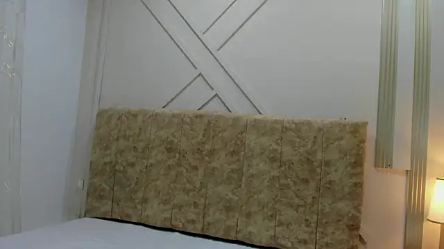 ashley  foxx  online show from October 2025 02:14:01 PM