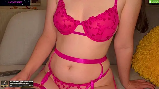 Scarlettt Beauty online show from September 2025 07:39:02 PM