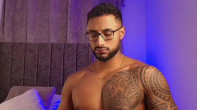 LiamGarcia1 online show from February 2025 04:01:01 AM