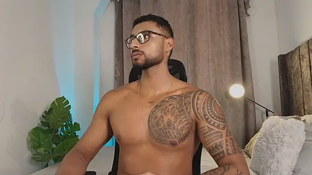 LiamGarcia1 online show from March 2025 02:18:01 PM